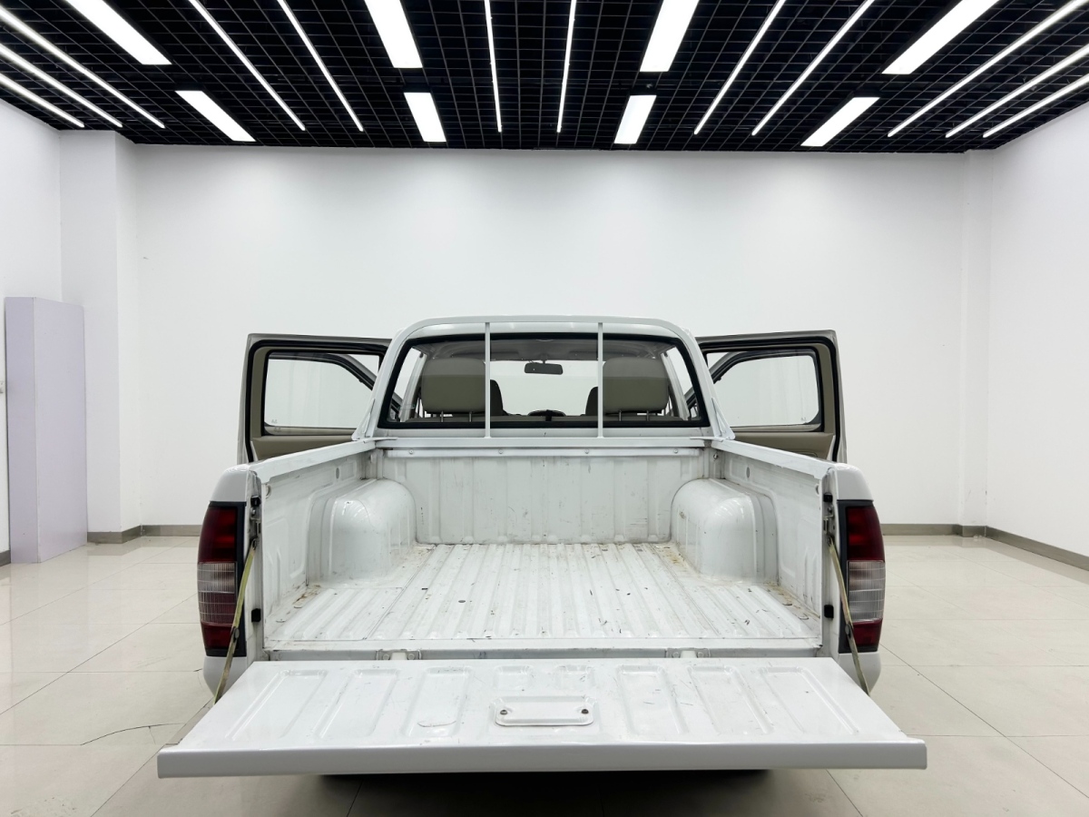 日產(chǎn) D22  2011款 2.4L汽油兩驅(qū)標(biāo)準(zhǔn)型圖片