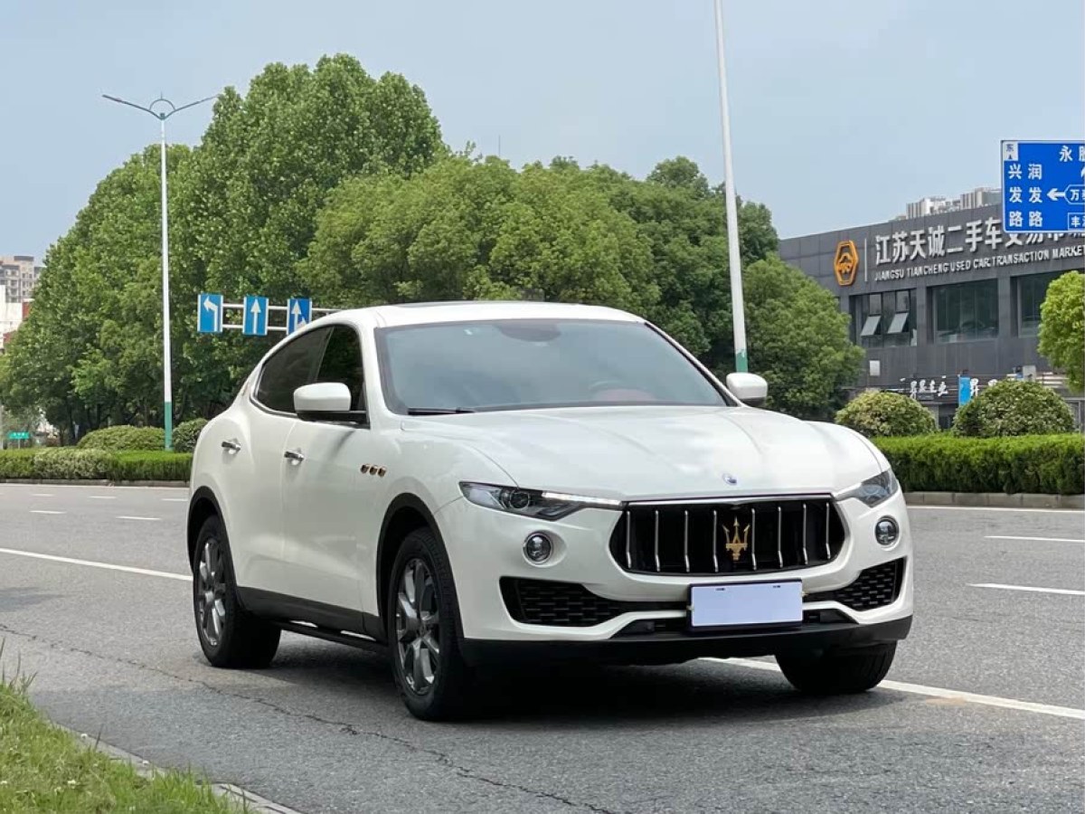 瑪莎拉蒂 Levante  2019款 3.0T 350Hp 標(biāo)準(zhǔn)版 國VI圖片
