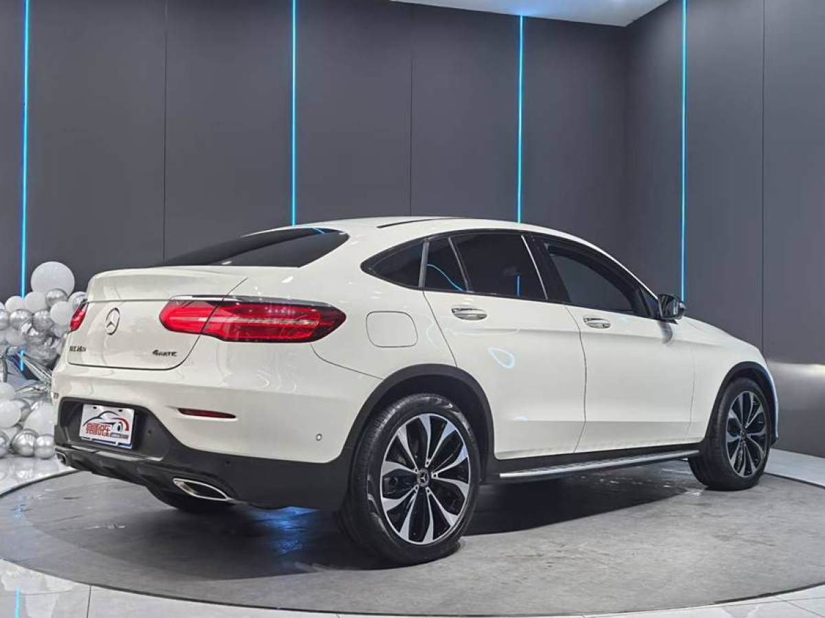 奔馳 奔馳GLC  2023款 改款 GLC 260 4MATIC 轎跑SUV圖片