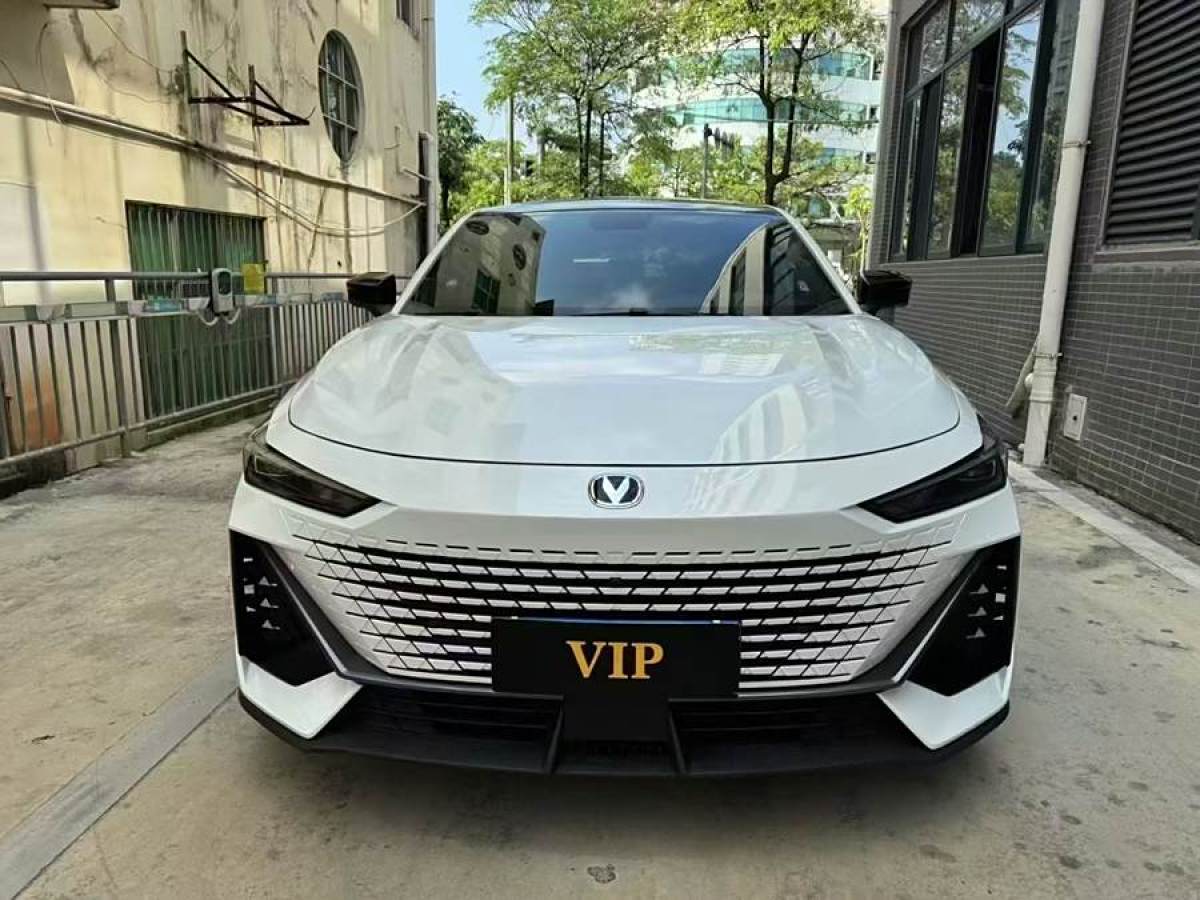 長(zhǎng)安 長(zhǎng)安UNI-V  2023款 1.5T 尊貴型圖片