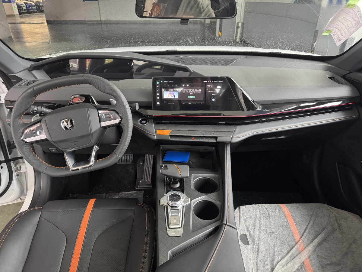 長(zhǎng)安 長(zhǎng)安UNI-V  2024款 1.5T 尊貴型圖片