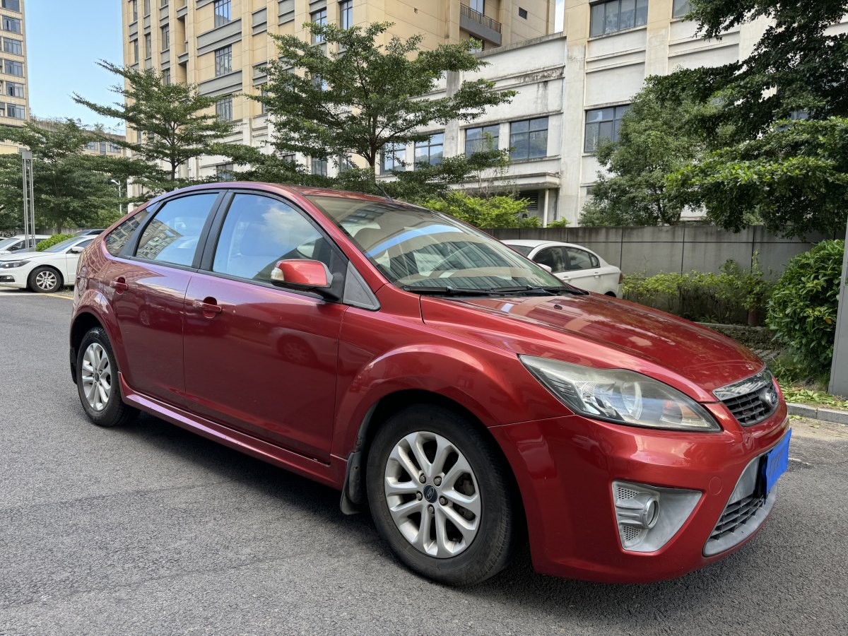 福特 ?？怂? 2012款 兩廂經(jīng)典 1.8L 自動時尚型圖片