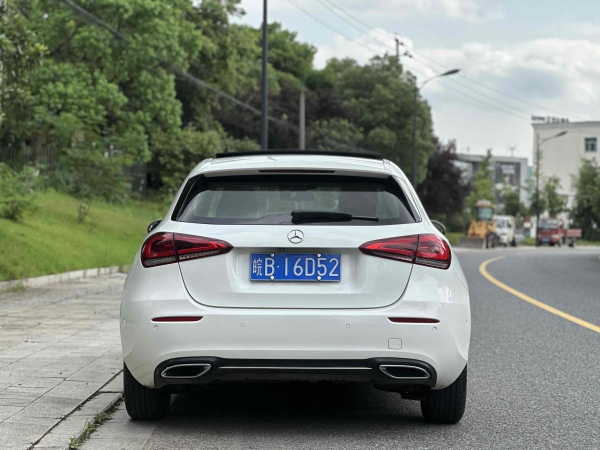 奔馳 奔馳A級(jí)  2019款 A 200 動(dòng)感型圖片