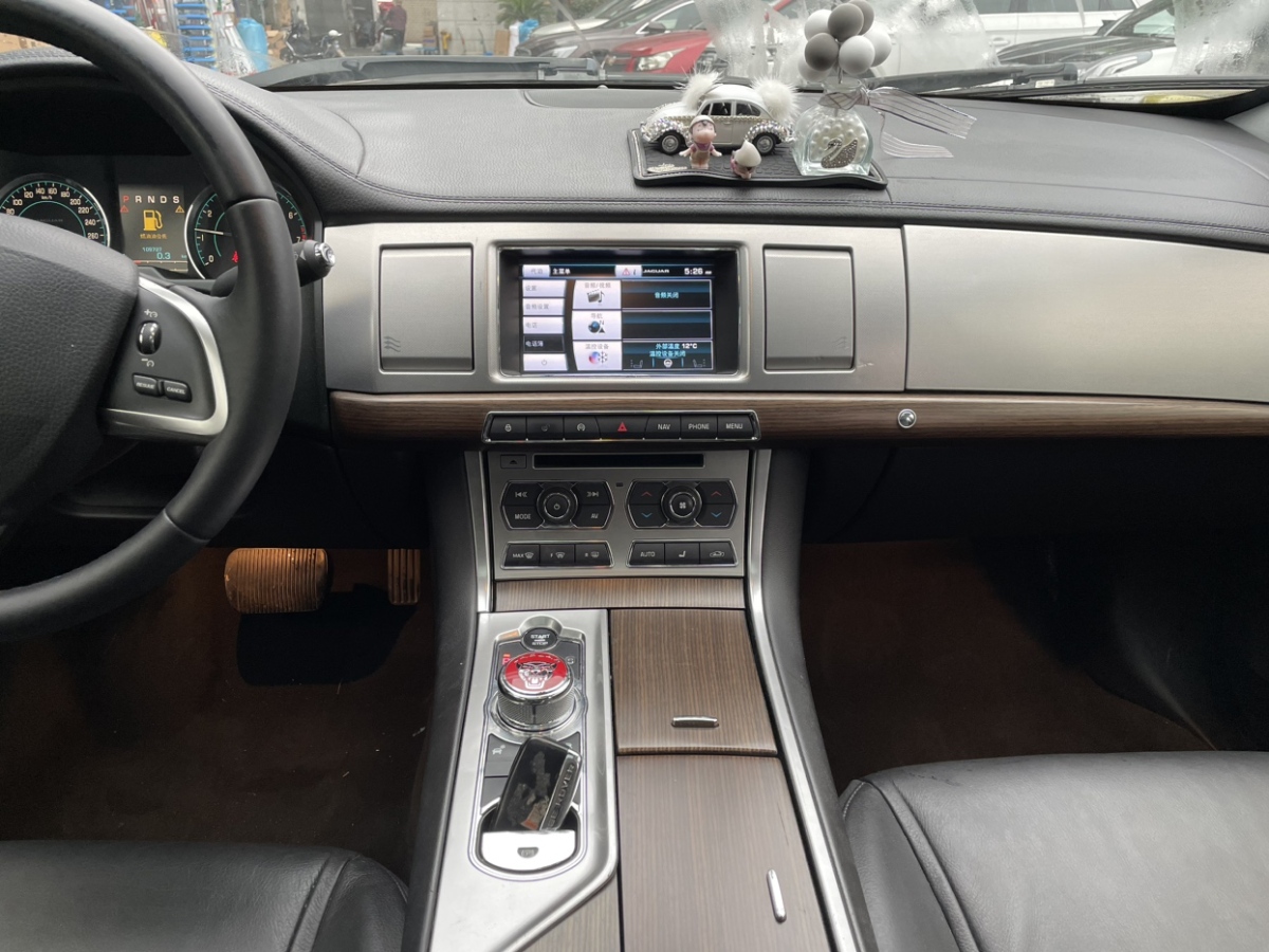 2015年6月捷豹 XF  2015款 XF 2.0T Sportbrake 風(fēng)華版