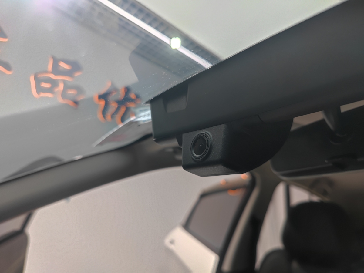 哪吒 哪吒V  2022款 潮 400 Lite 粉色定制款圖片