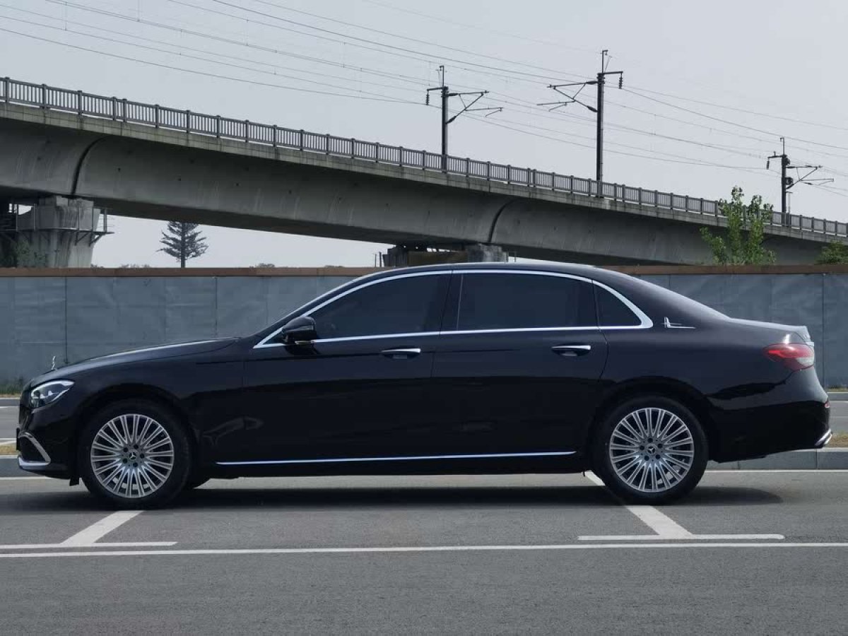 奔馳 奔馳E級  2023款 改款 E 300 L 時尚型圖片