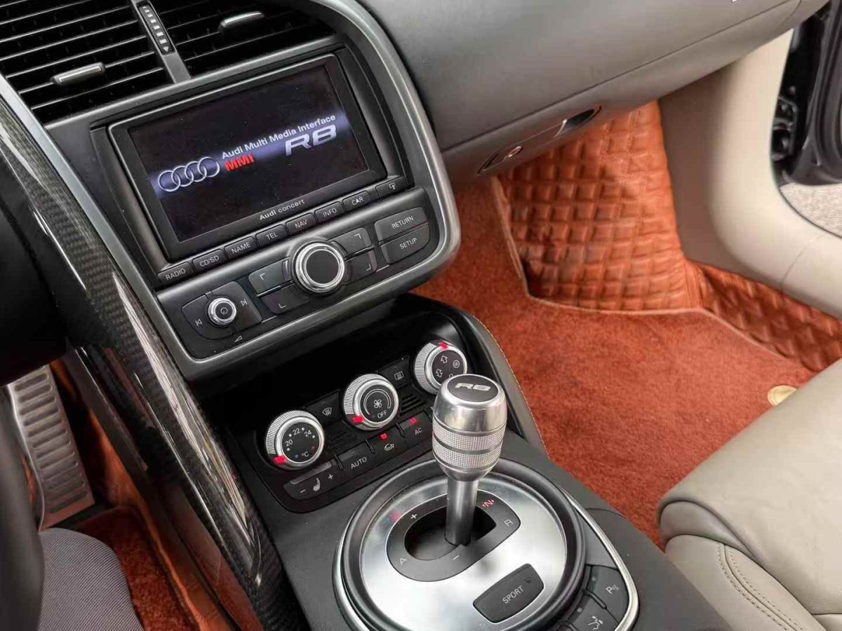 奧迪 奧迪A8  2009款 A8L 2.8 FSI 標(biāo)準(zhǔn)型圖片