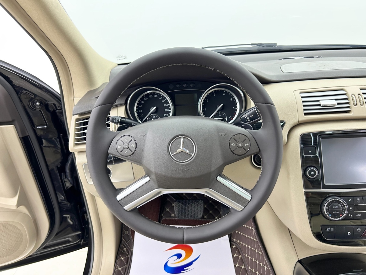 奔馳 奔馳R級  2017款 R 320 4MATIC 商務(wù)型臻藏版圖片