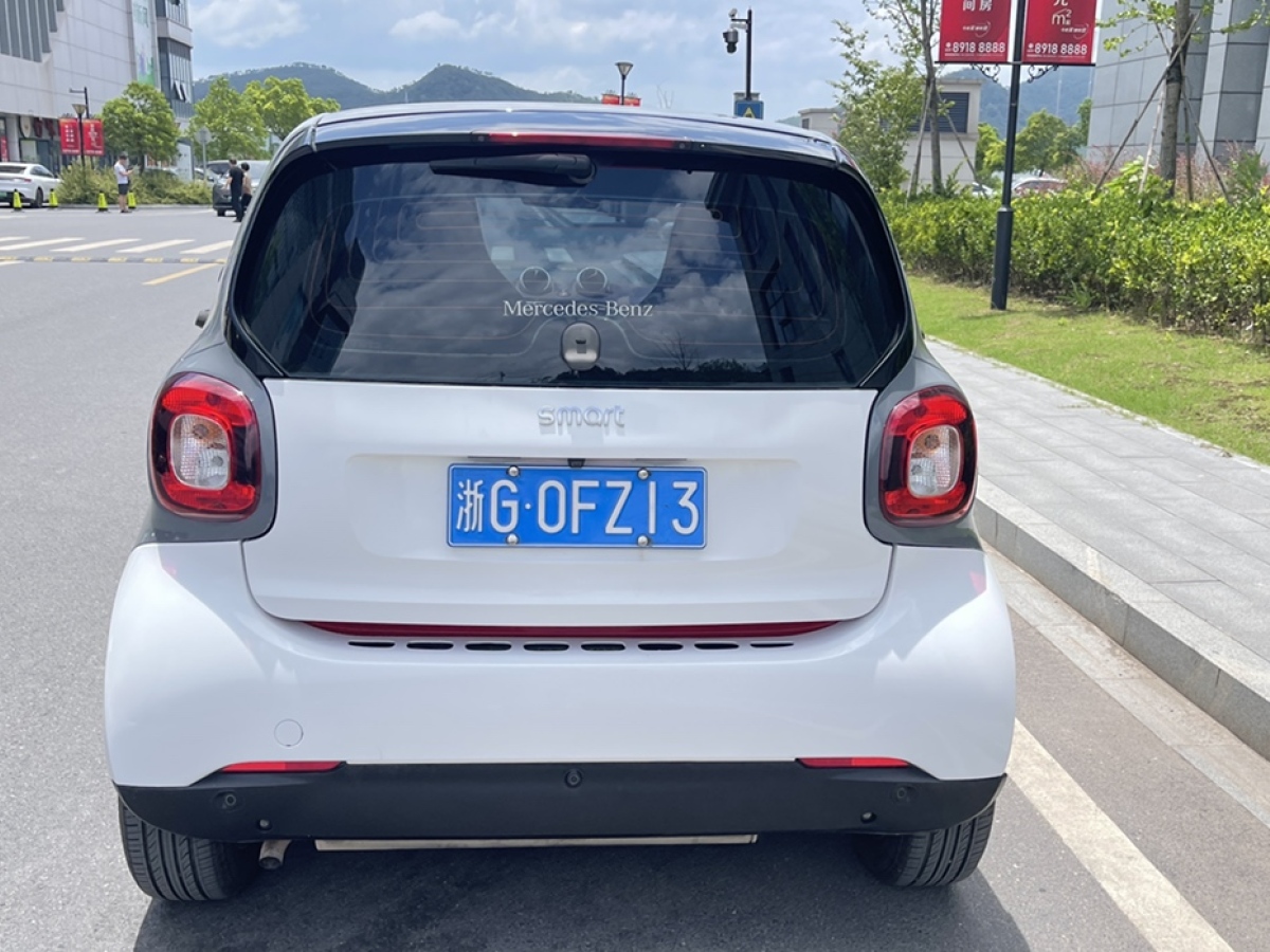 smart fortwo  2017款 1.0L 52千瓦硬頂摯愛特別版圖片