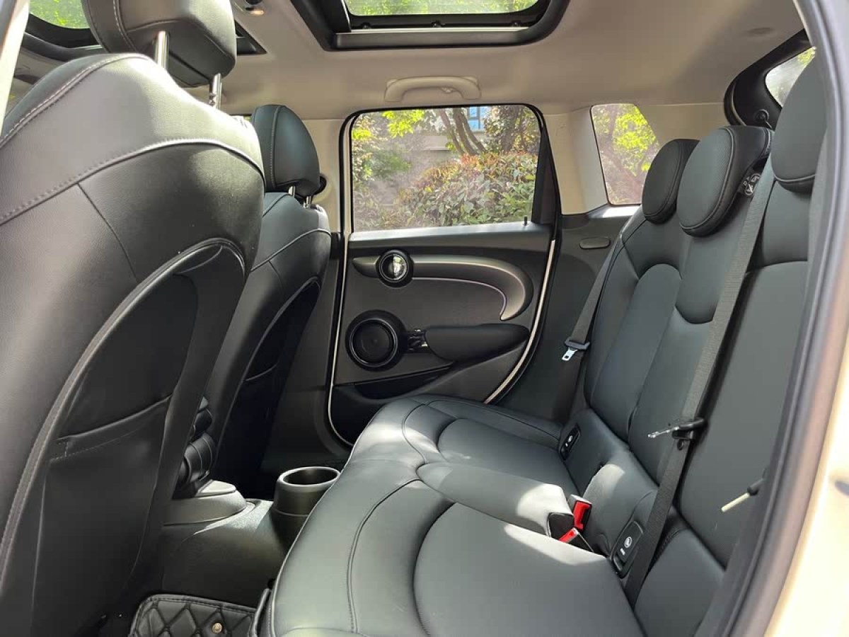 MINI MINI  2022款 改款 1.5T COOPER 藝術(shù)家 五門版圖片