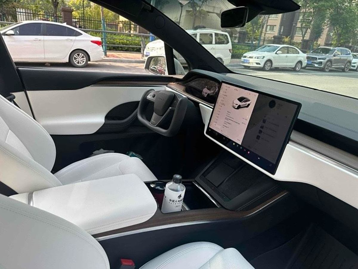 特斯拉 Model X  2023款 雙電機全輪驅(qū)動版圖片