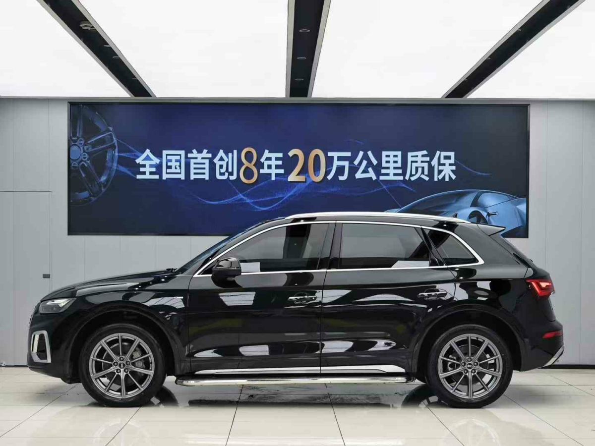 2022年1月奧迪 奧迪Q5 e-tron  2022款 40 e-tron 星耀型 機(jī)甲套裝