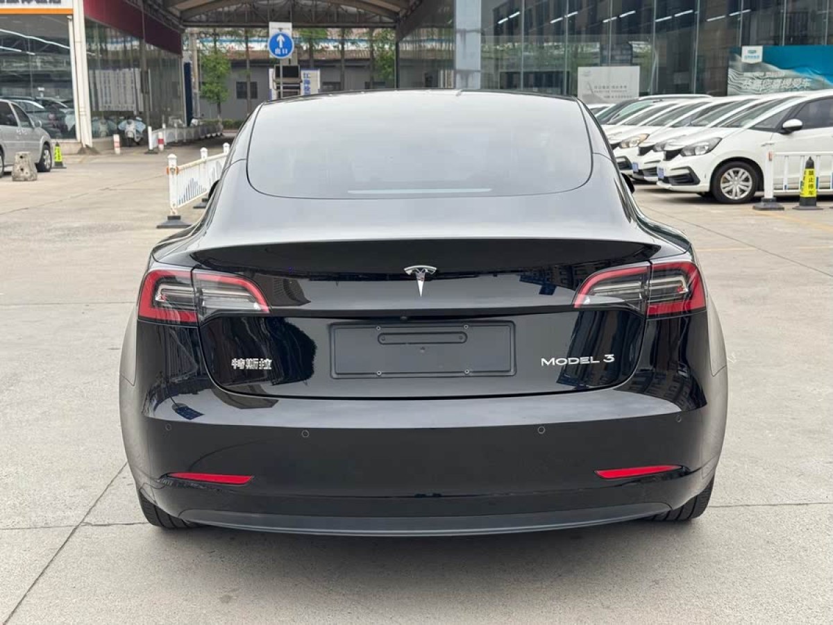 特斯拉 Model 3  2021款 改款 標(biāo)準(zhǔn)續(xù)航后驅(qū)升級(jí)版圖片