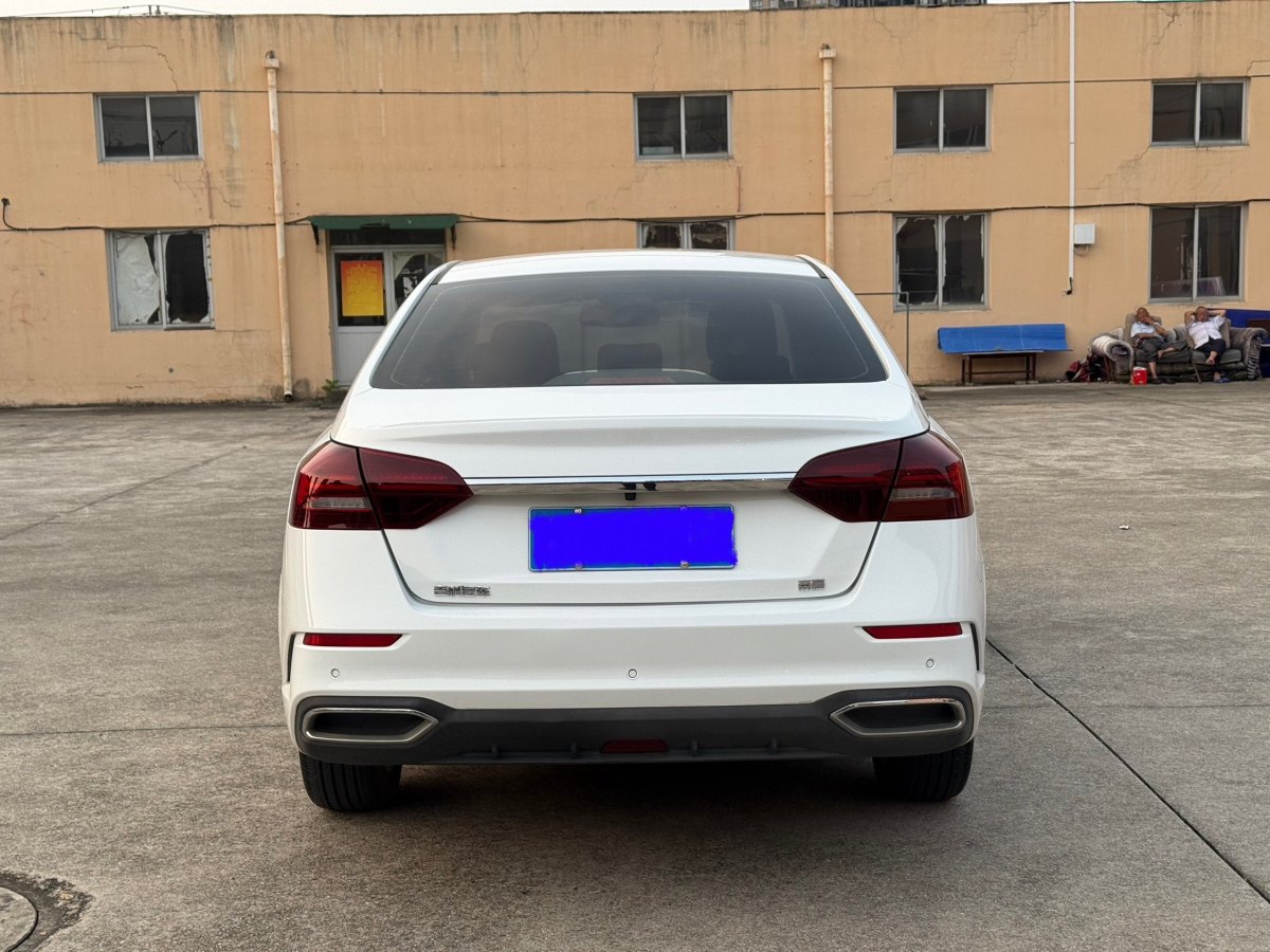 吉利 帝豪  2019款  領(lǐng)軍版 1.5L 手動(dòng)向上互聯(lián)型 國(guó)VI圖片