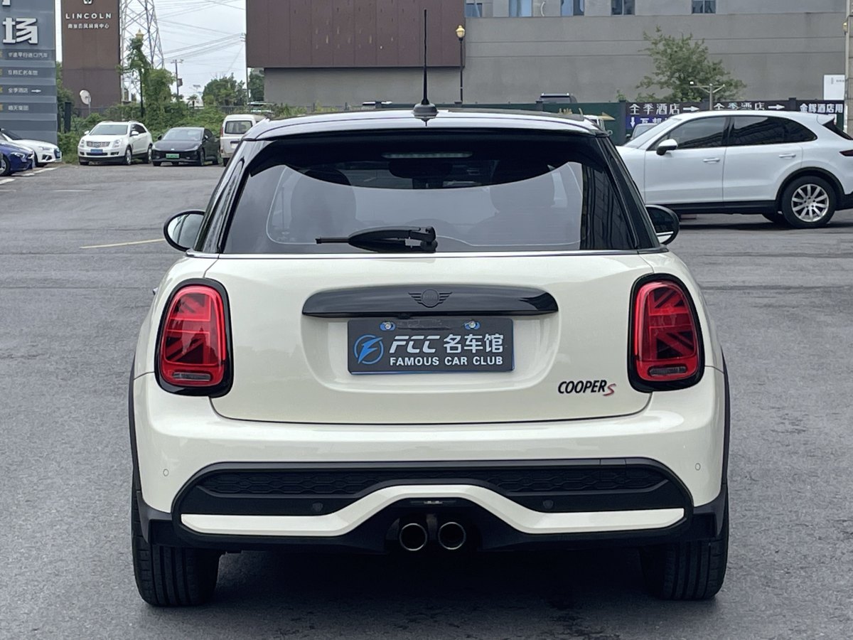 2022年9月MINI MINI  2022款 改款 2.0T COOPER S 藝術(shù)家 五門版