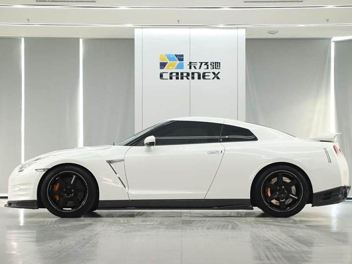 日產(chǎn) GT-R  2015款 3.8T 豪華棕紅內(nèi)飾版圖片