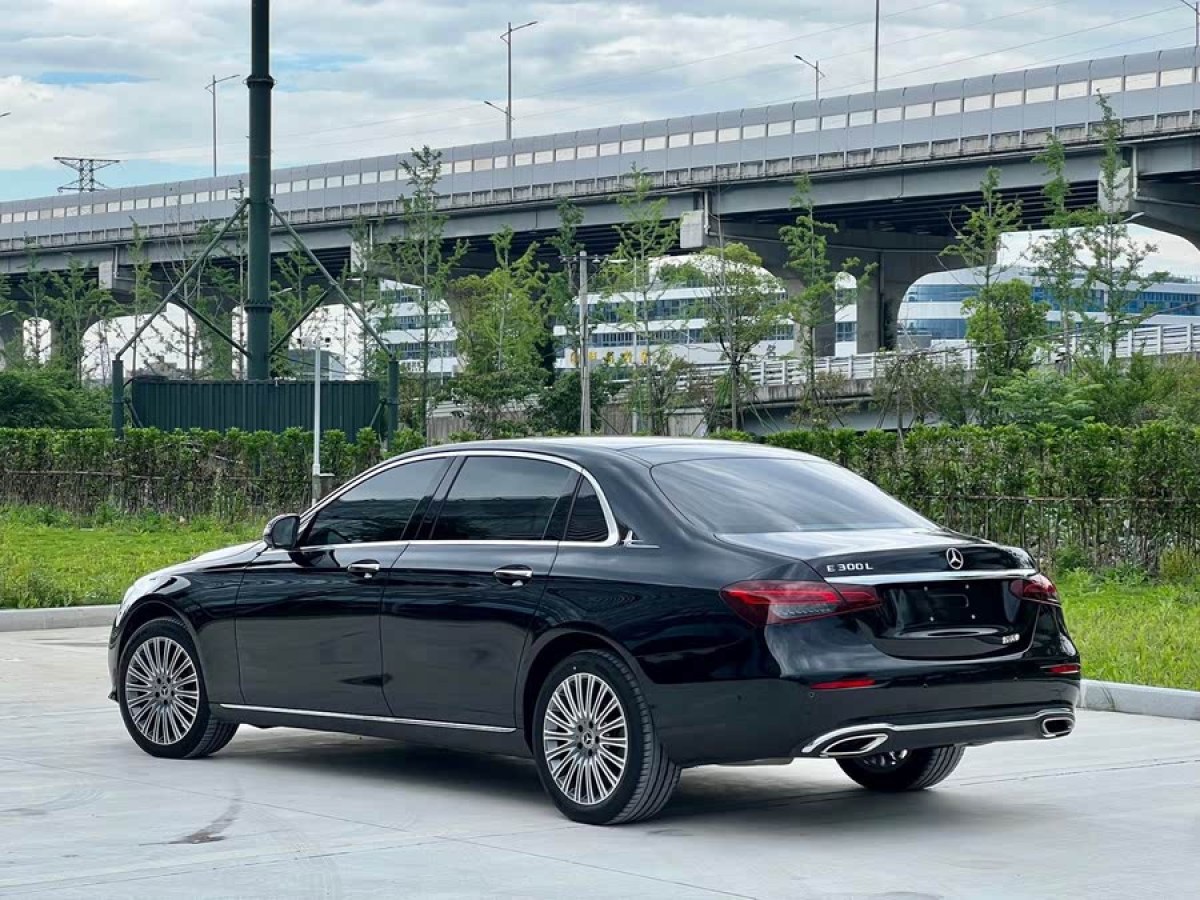 奔馳 奔馳E級  2023款 改款 E 300 L 時尚型圖片