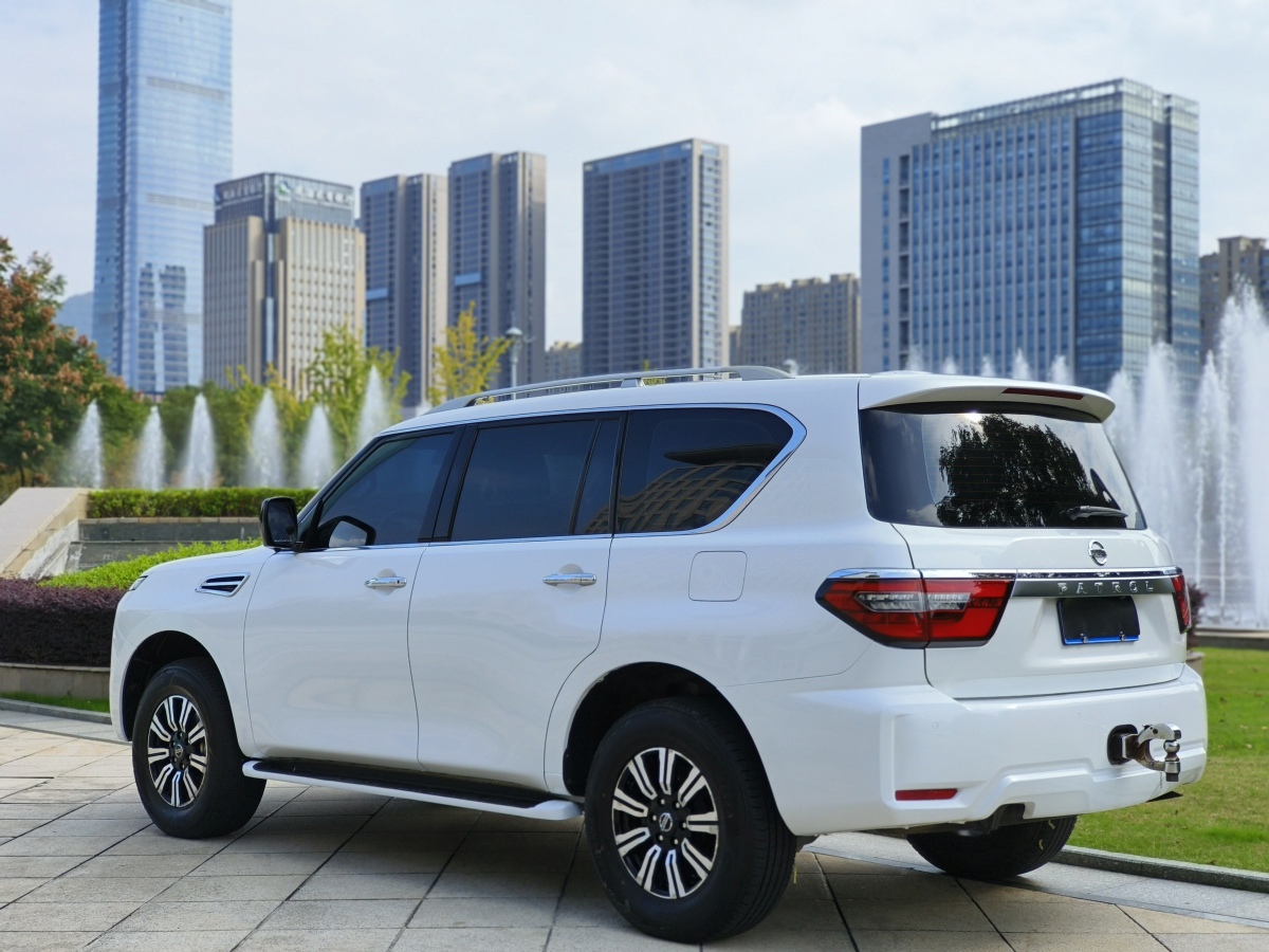 日產(chǎn) 途樂  2018款 4.0L 鉑金型圖片