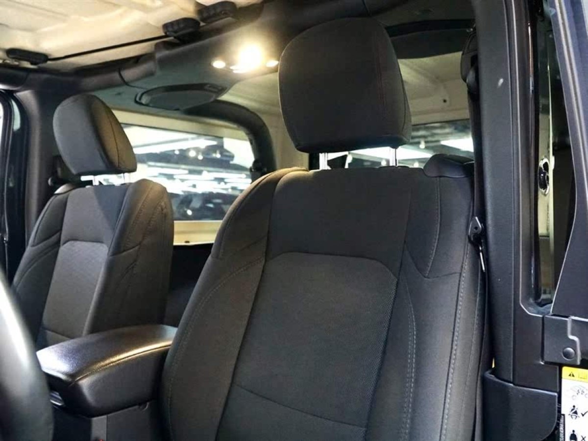 Jeep 牧馬人  2019款 2.0T Sahara 兩門版 國VI圖片