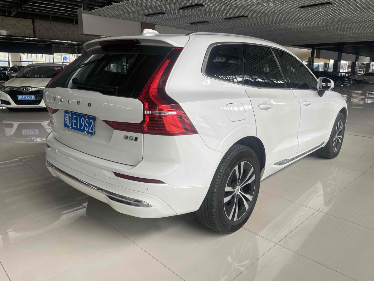 沃爾沃 XC60  2023款 B5 四驅(qū)智遠豪華版圖片