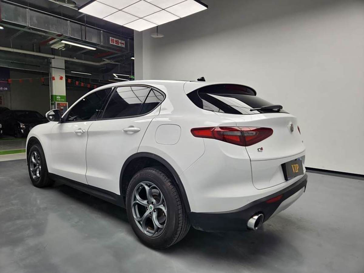 阿爾法·羅密歐 Stelvio  2017款 2.0T 200HP 精英版圖片