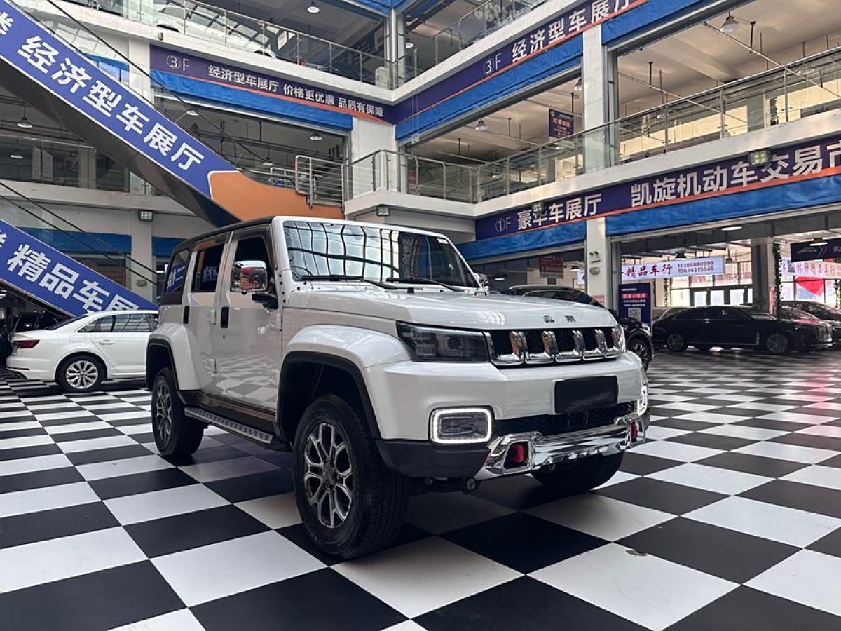 北京 BJ40  2020款 2.0T 自動(dòng)四驅(qū)城市獵人版至尊型圖片