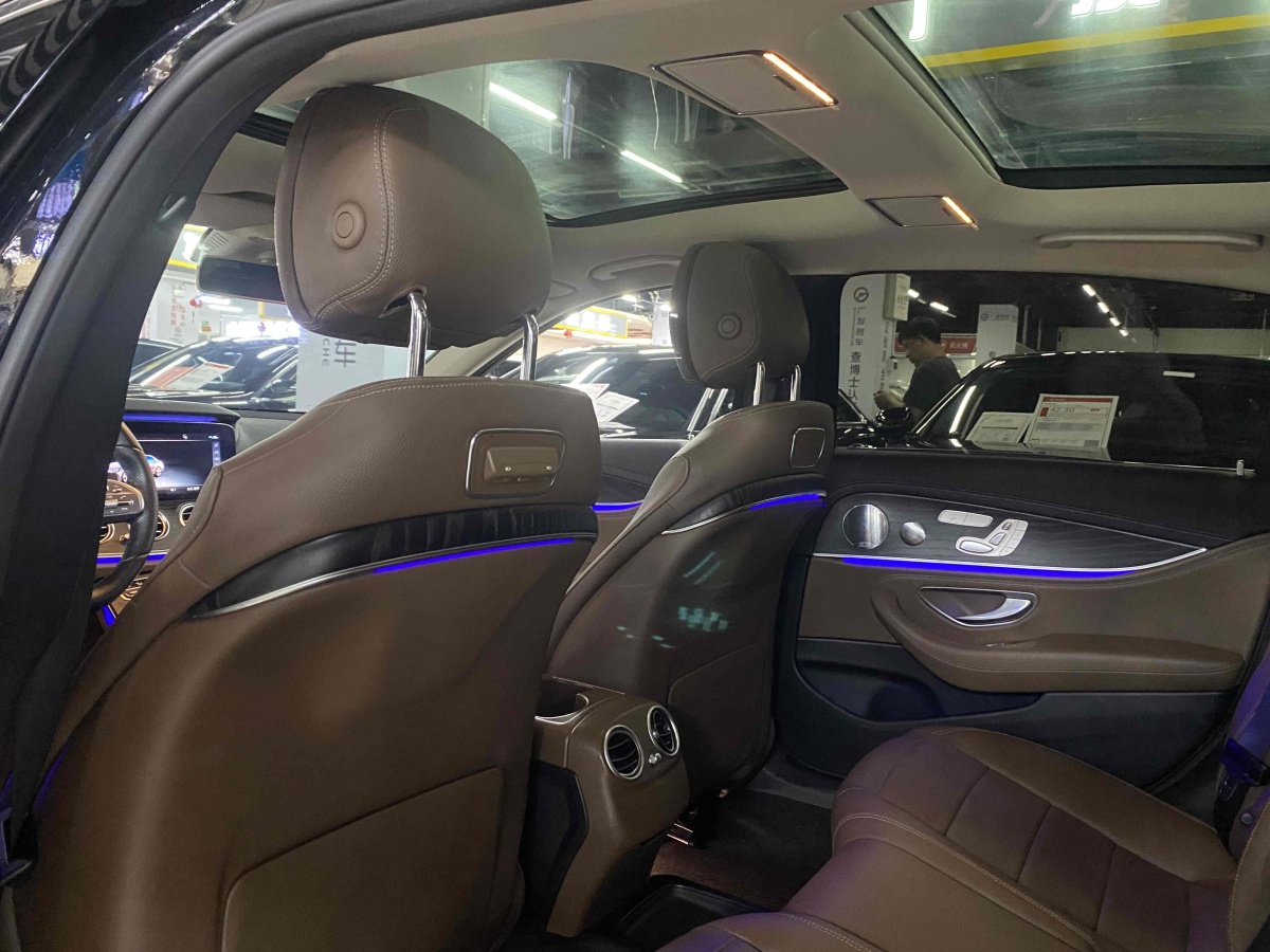 奔驰 奔驰E级  2020款 E 300 L 运动豪华型图片
