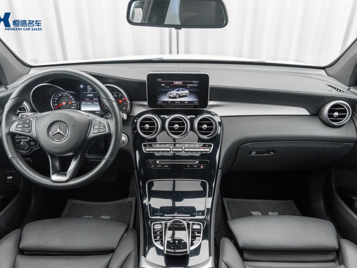 2019年1月奔馳 奔馳GLC  2023款 GLC 300 4MATIC 轎跑SUV