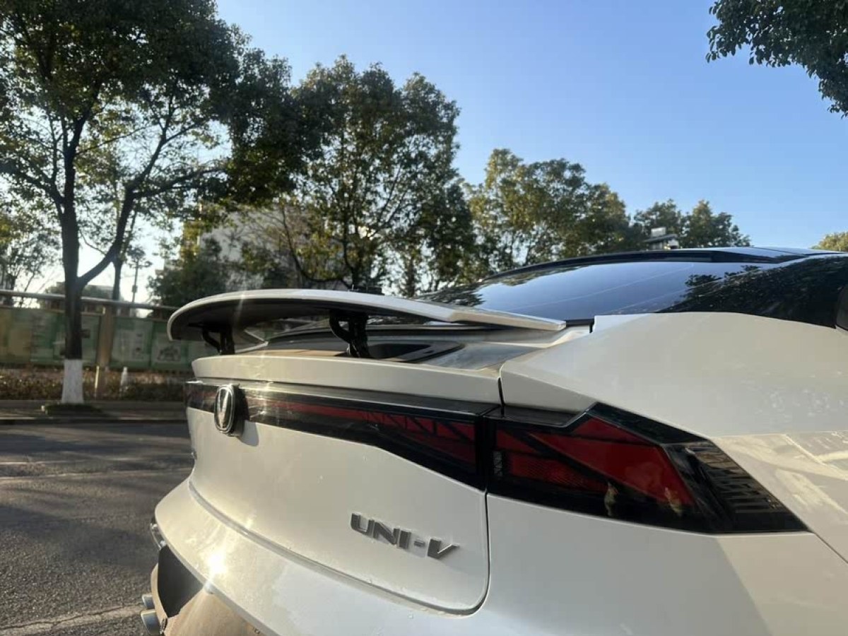 長安 長安UNI-V  2022款 1.5T 運動版圖片