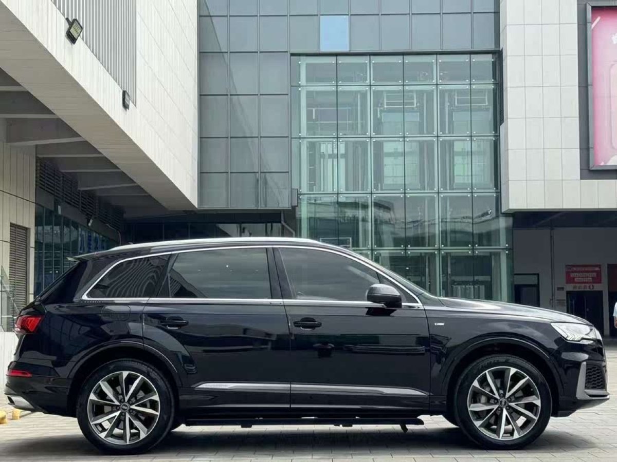 奧迪 奧迪Q7  2023款 55 TFSI quattro S line運(yùn)動(dòng)型圖片