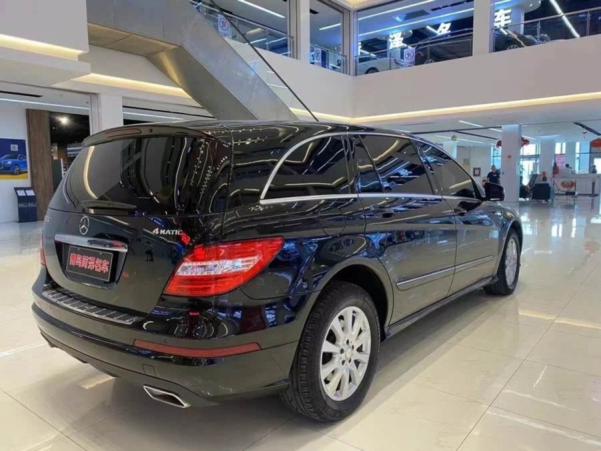 奔馳 奔馳R級(jí)  2017款 R 320 4MATIC 商務(wù)型臻藏版圖片