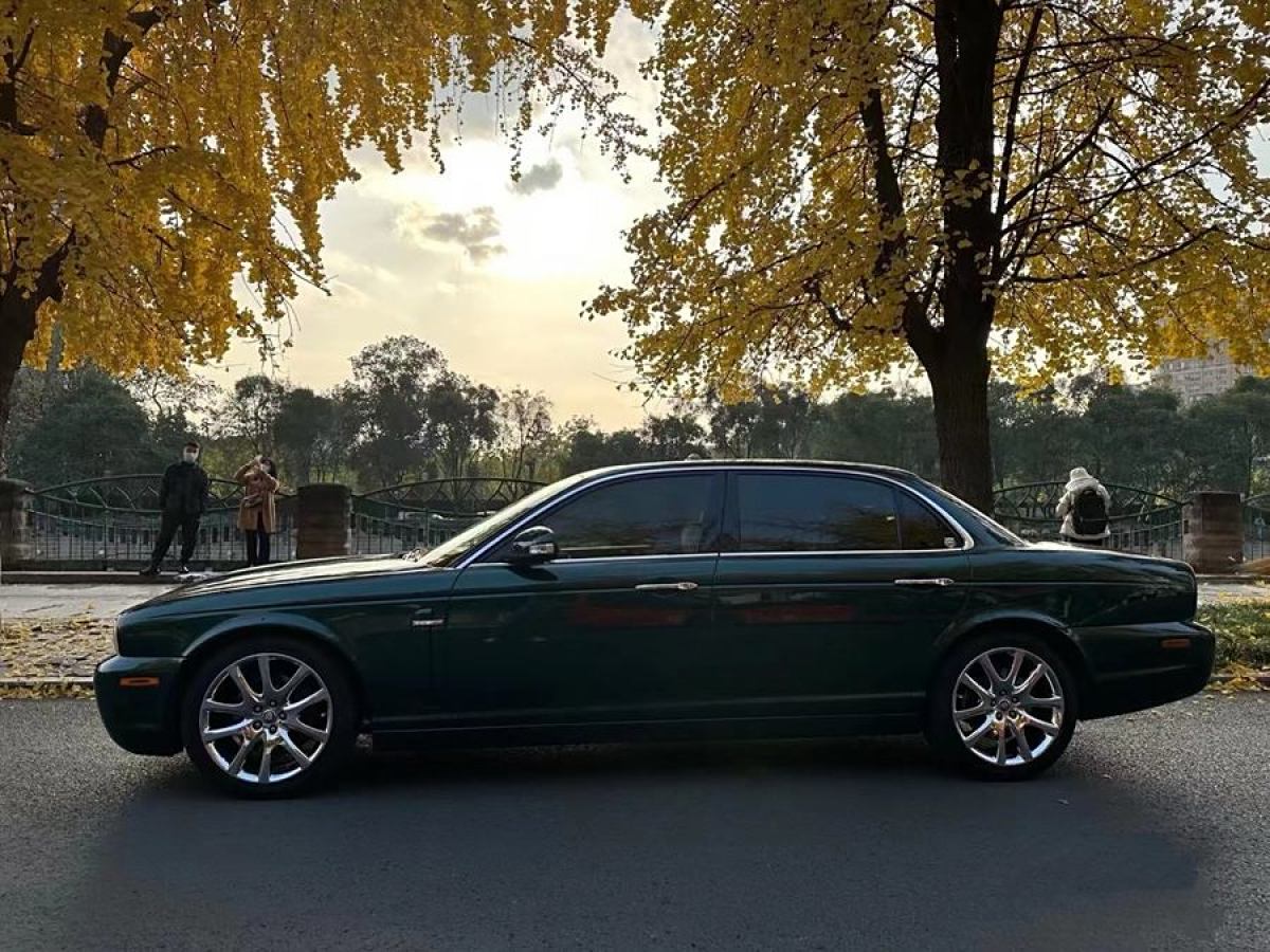 捷豹 XJ  2007款 XJ6L 3.0皇家加長(zhǎng)版圖片