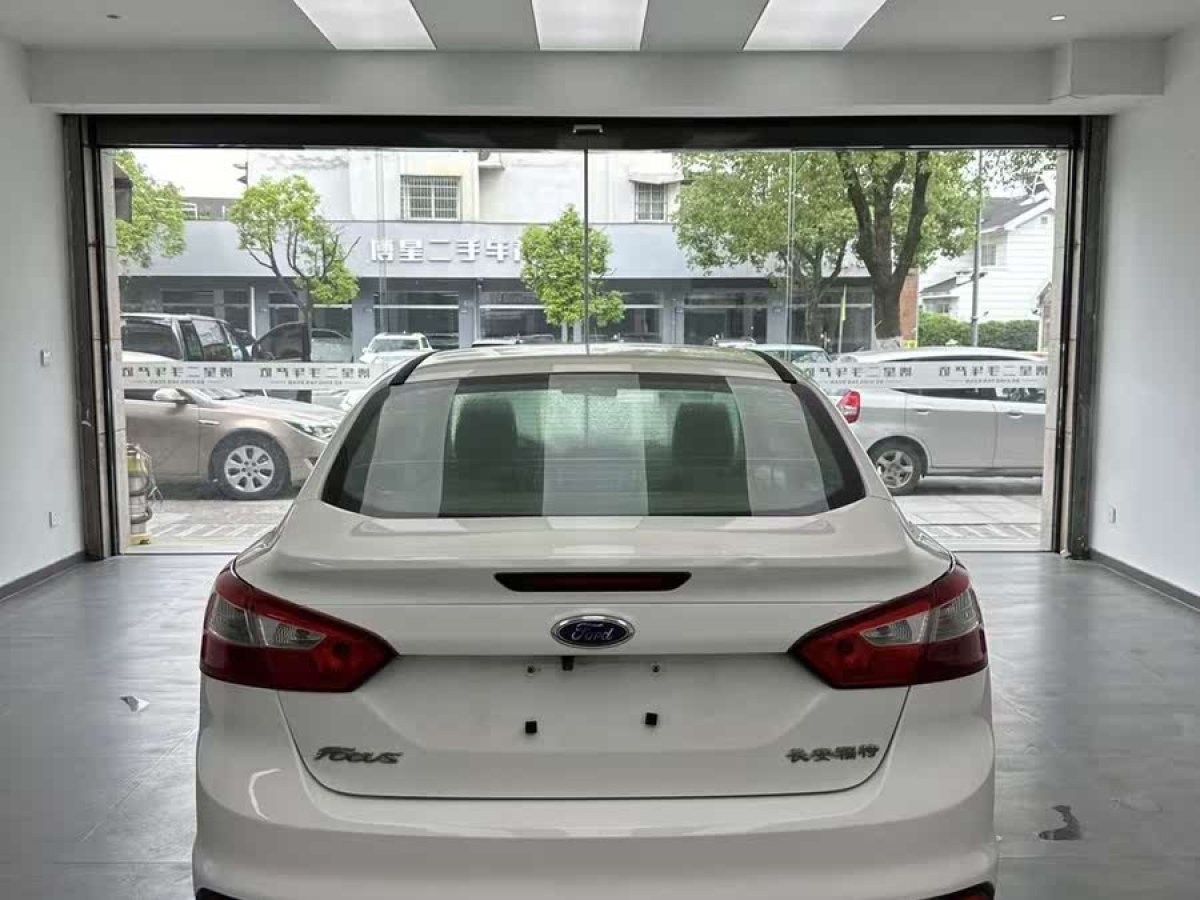 福特 ?？怂? 2012款 三廂 1.6L 自動(dòng)舒適型圖片