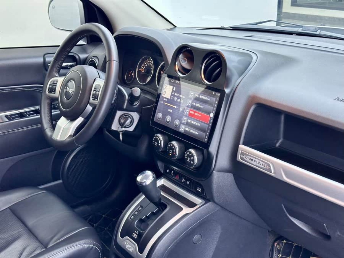 Jeep 指南者  2014款 改款 2.4L 四驅(qū)豪華版圖片