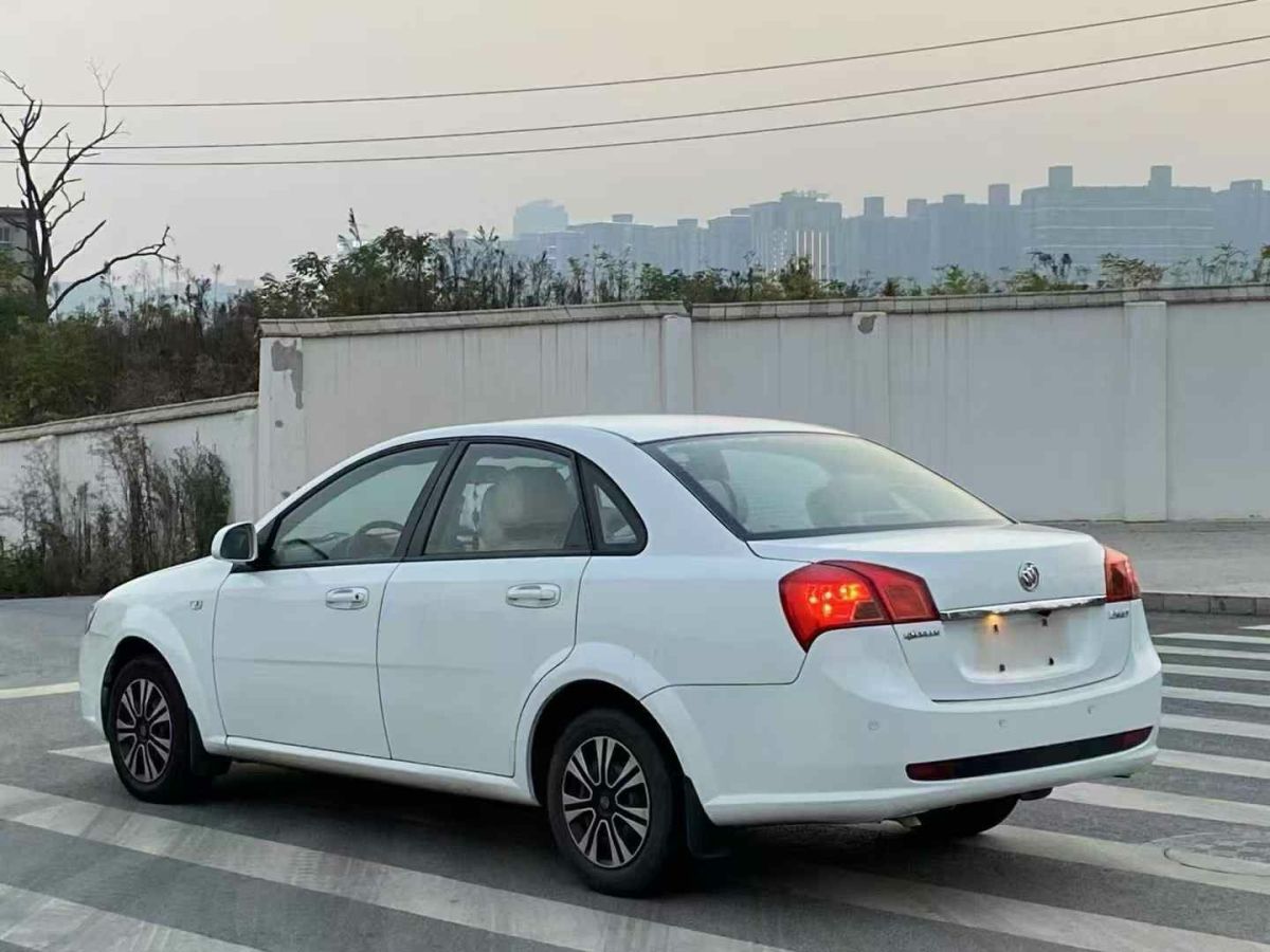 啟辰 R50  2013款 1.6L 北斗導(dǎo)航版圖片