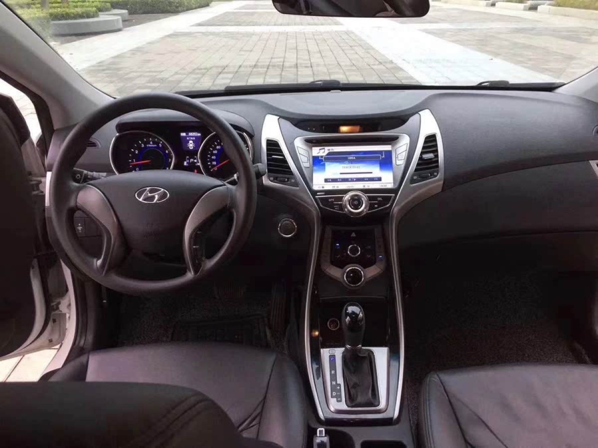 現(xiàn)代 朗動  2013款 1.6L 自動領(lǐng)先型圖片
