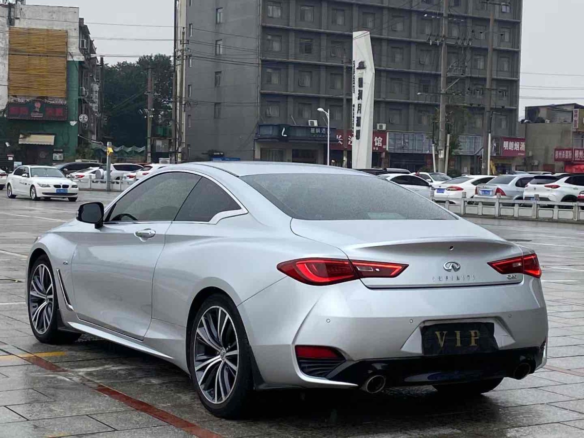 英菲尼迪 Q60  2019款 2.0T 豪華版圖片