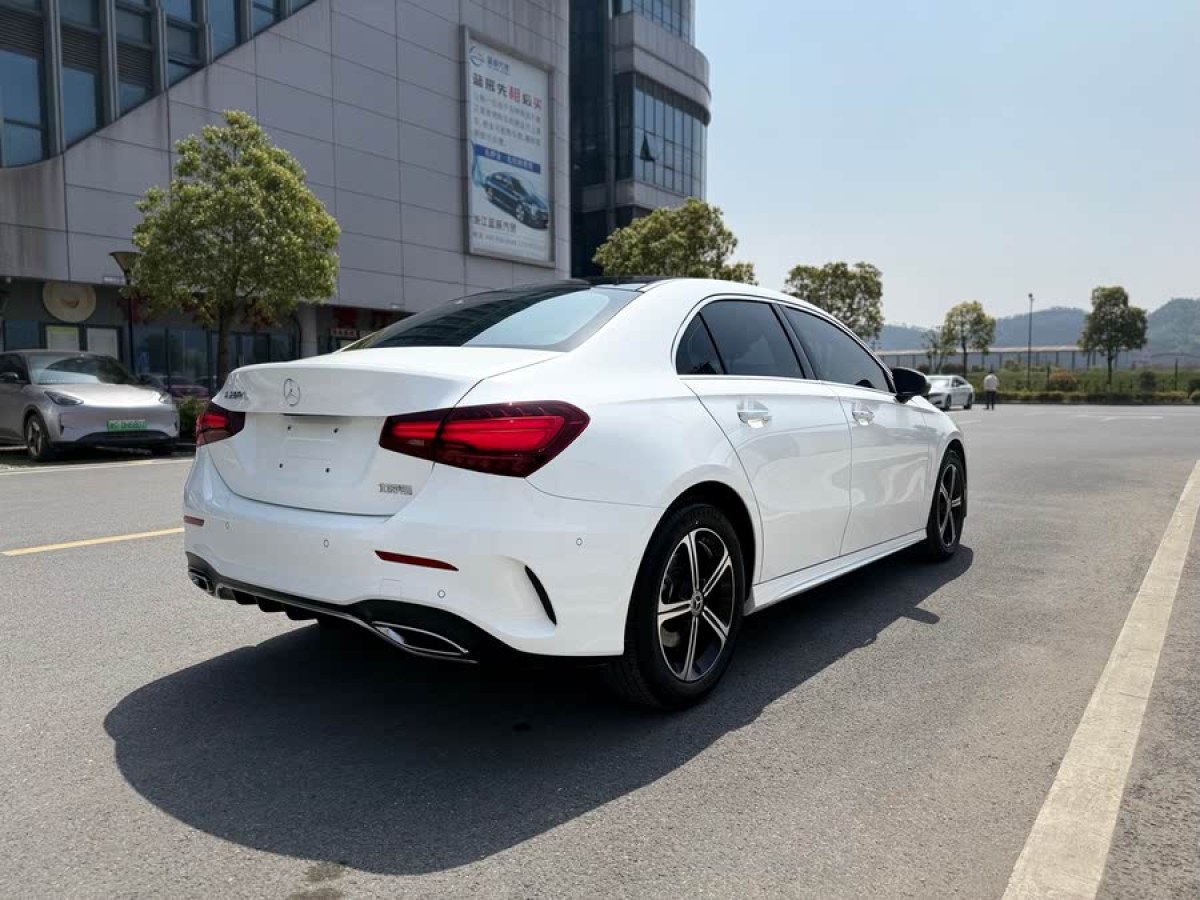 奔馳 奔馳A級  2024款 改款 A 200 L 時尚型圖片