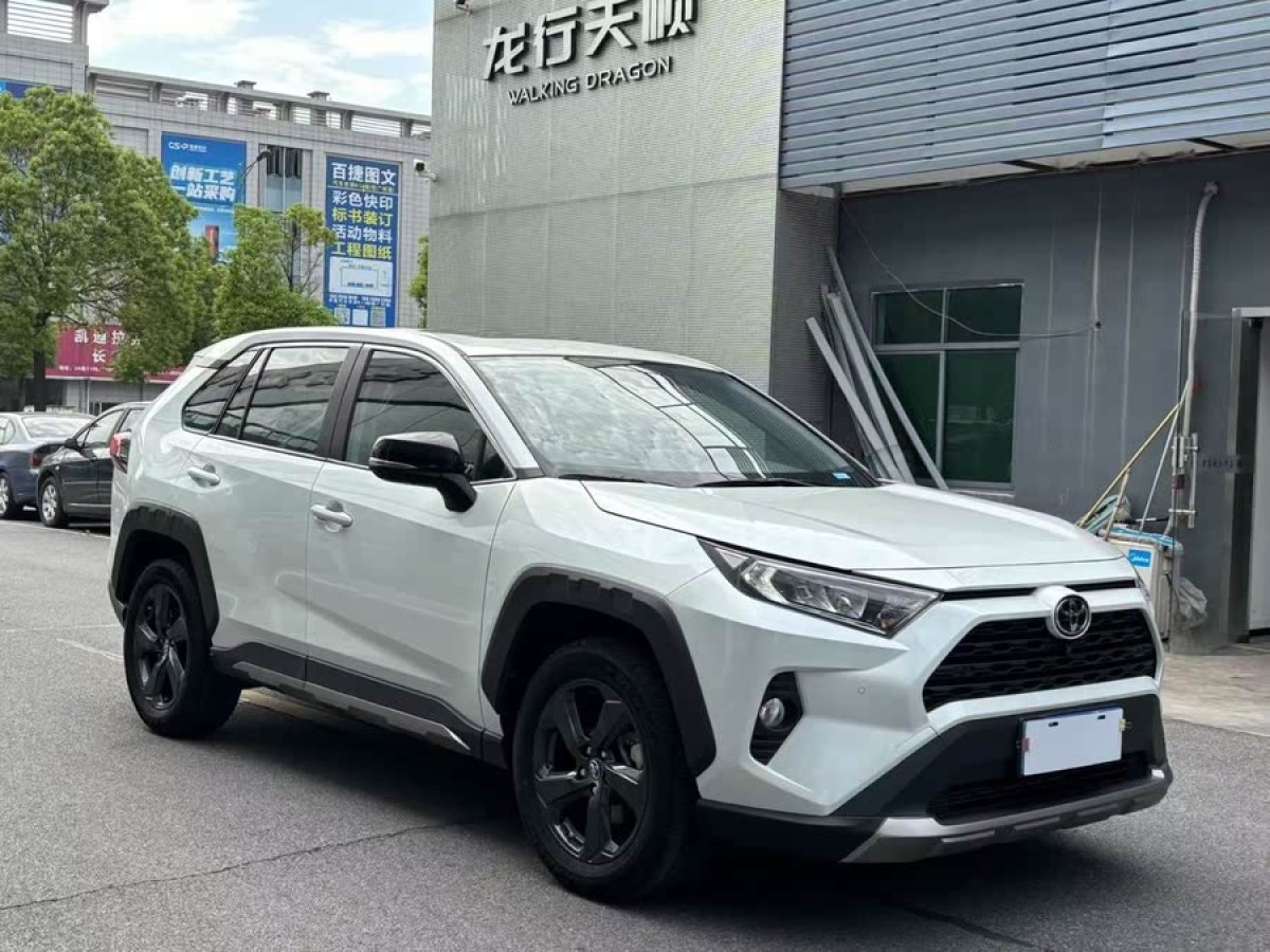 豐田 RAV4榮放  2022款 2.0L CVT四驅(qū)風(fēng)尚Plus版圖片