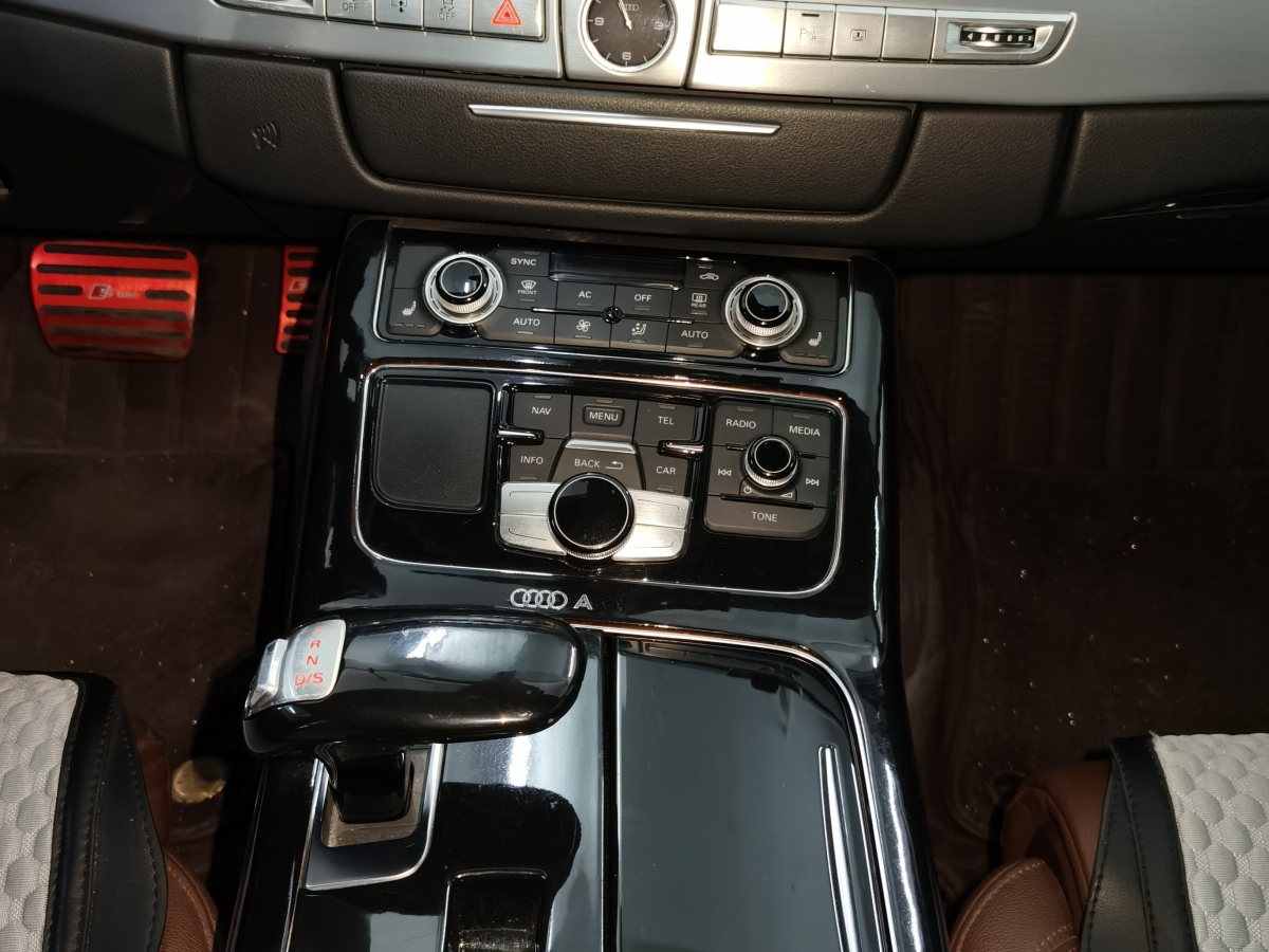 奥迪 奥迪A8  2013款 A8L 45 TFSI quattro豪华型图片