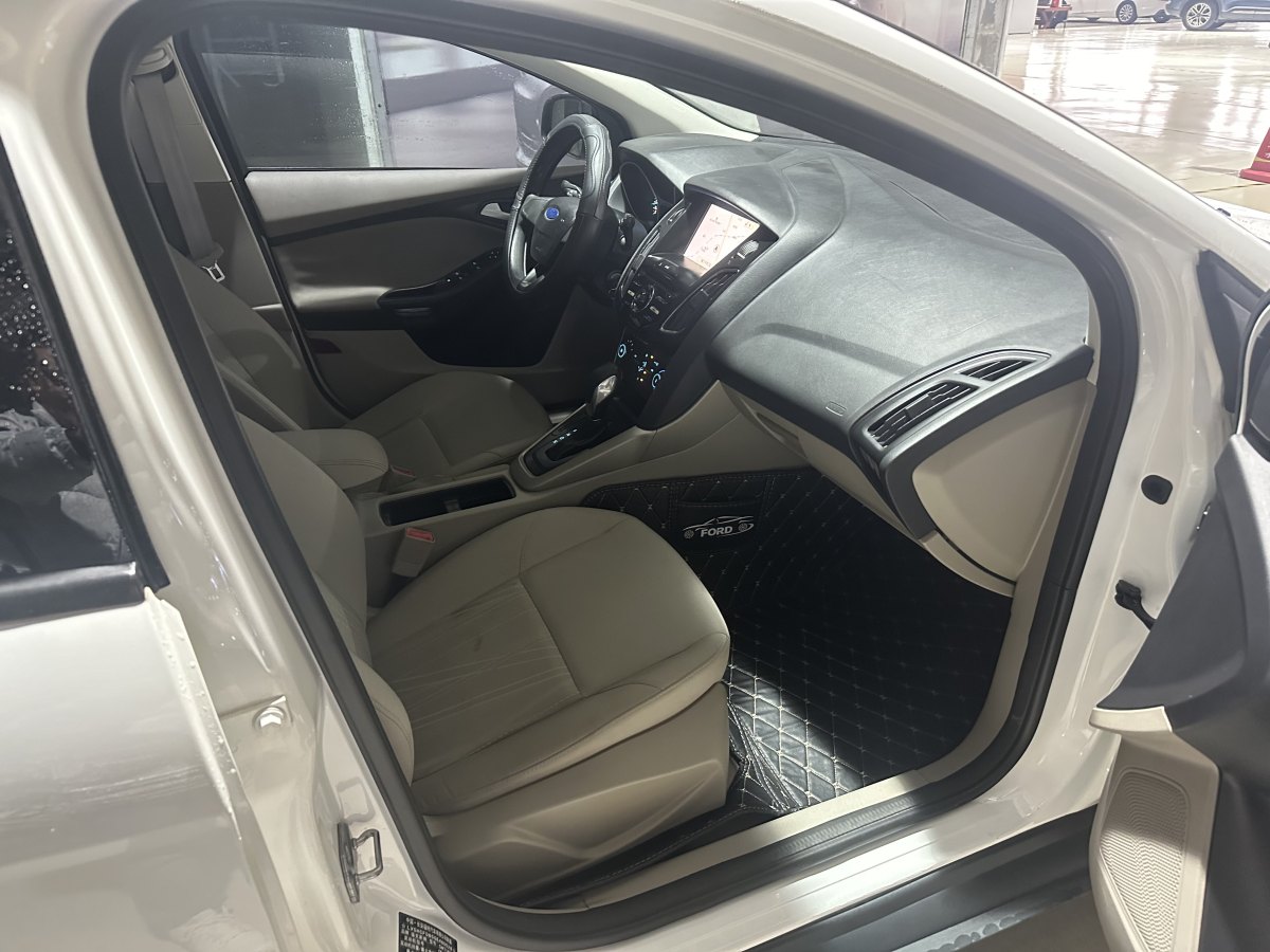 福特 福克斯  2015款 三厢 1.6L 自动舒适型图片