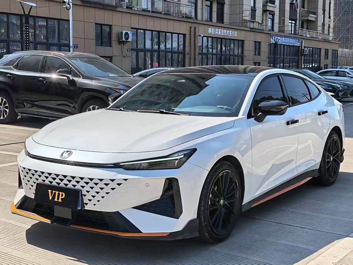 長(zhǎng)安 長(zhǎng)安UNI-V  2024款 1.5T 尊貴運(yùn)動(dòng)型圖片