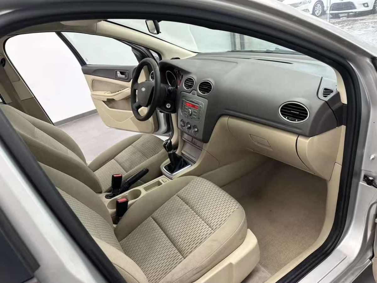 福特 ?？怂? 2011款 三廂 1.8L 手動舒適型圖片