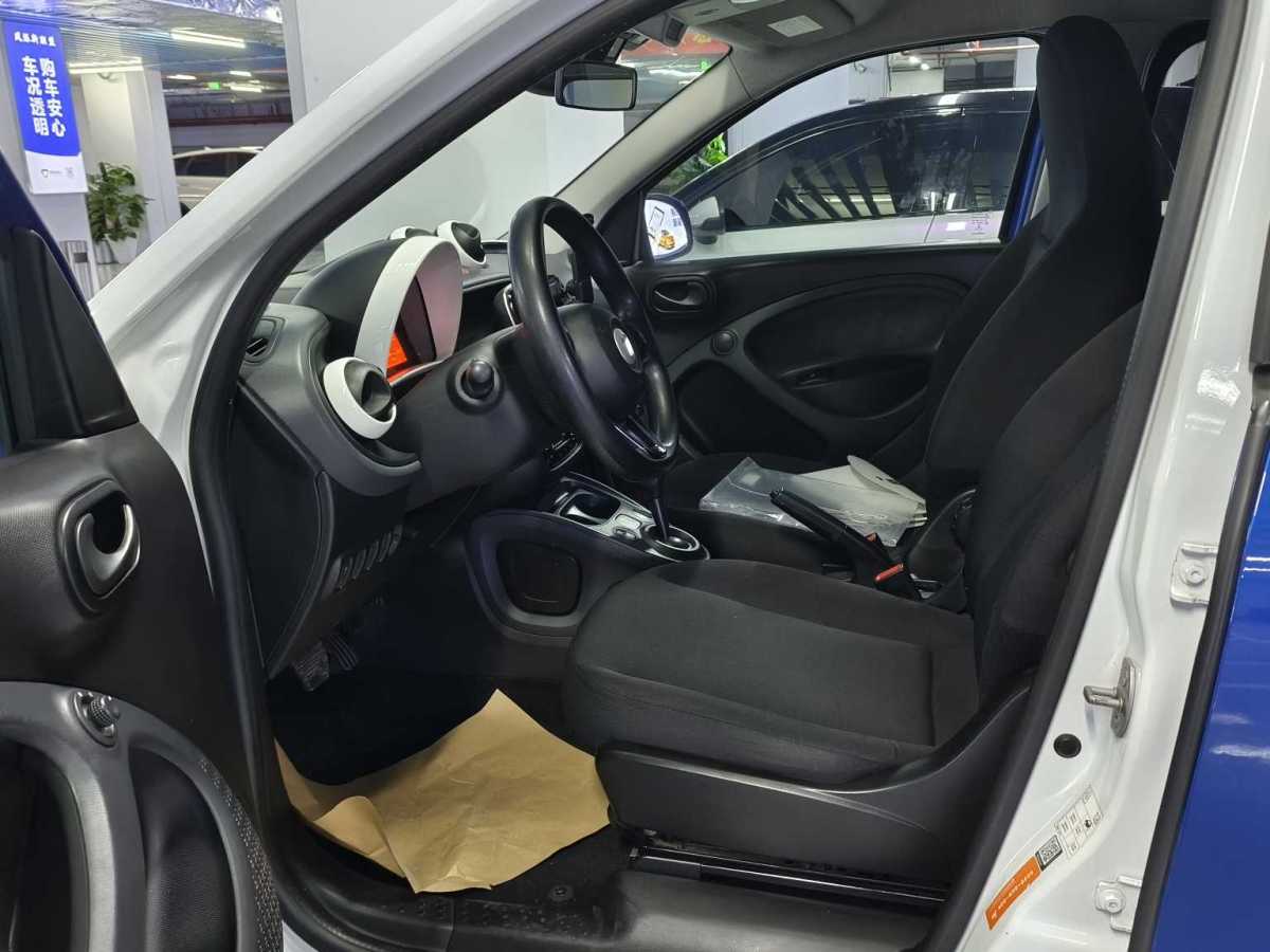 smart forfour  2016款 1.0L 52千瓦靈動(dòng)版圖片