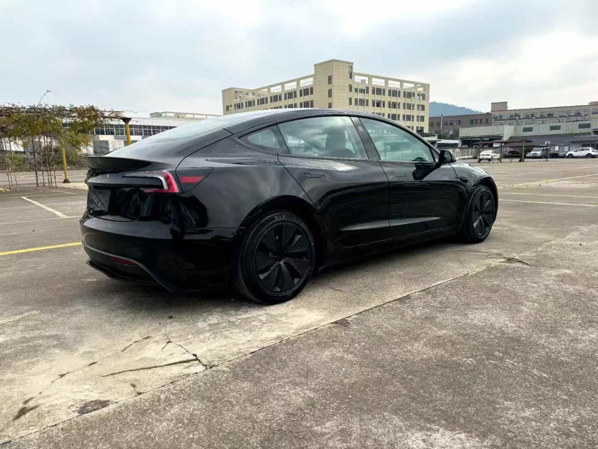 特斯拉 Model S  2023款 三電機(jī)全輪驅(qū)動(dòng) Plaid版圖片