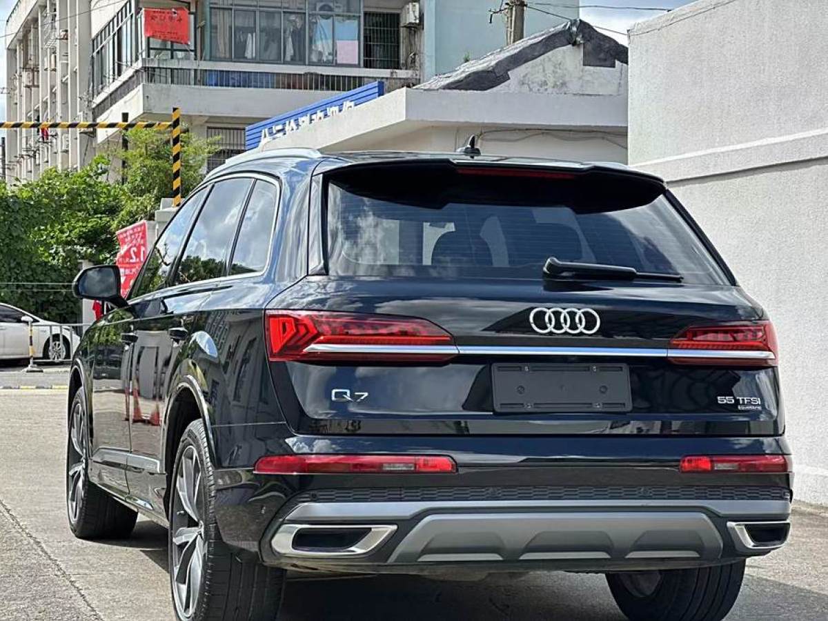 奧迪 奧迪Q7  2023款 55 TFSI quattro S line運(yùn)動(dòng)型圖片