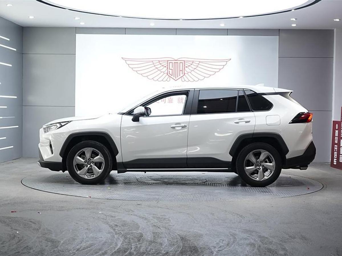 2022年4月豐田 RAV4榮放  2021款 2.0L CVT兩驅(qū)風(fēng)尚版