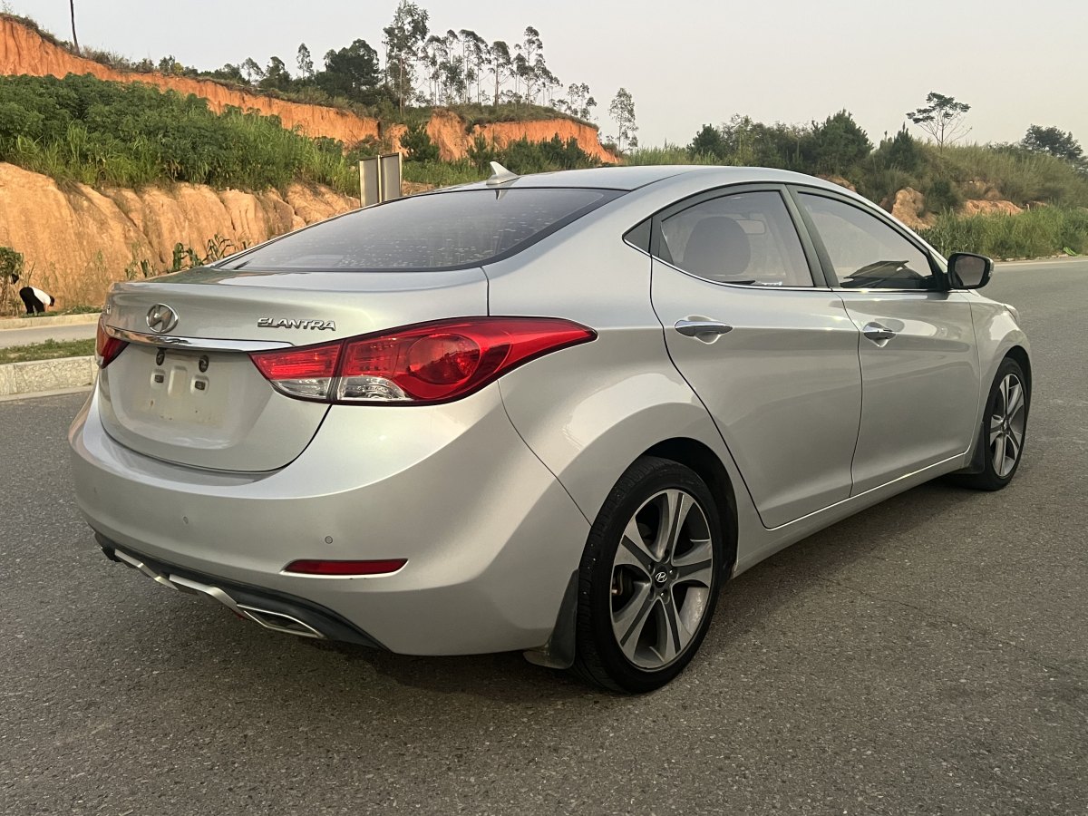 2014年5月現(xiàn)代 朗動  2013款 1.6L 自動尊貴型