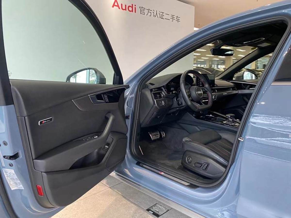 奧迪 奧迪A4L  2022款 40 TFSI quattro RS套件燃速型圖片