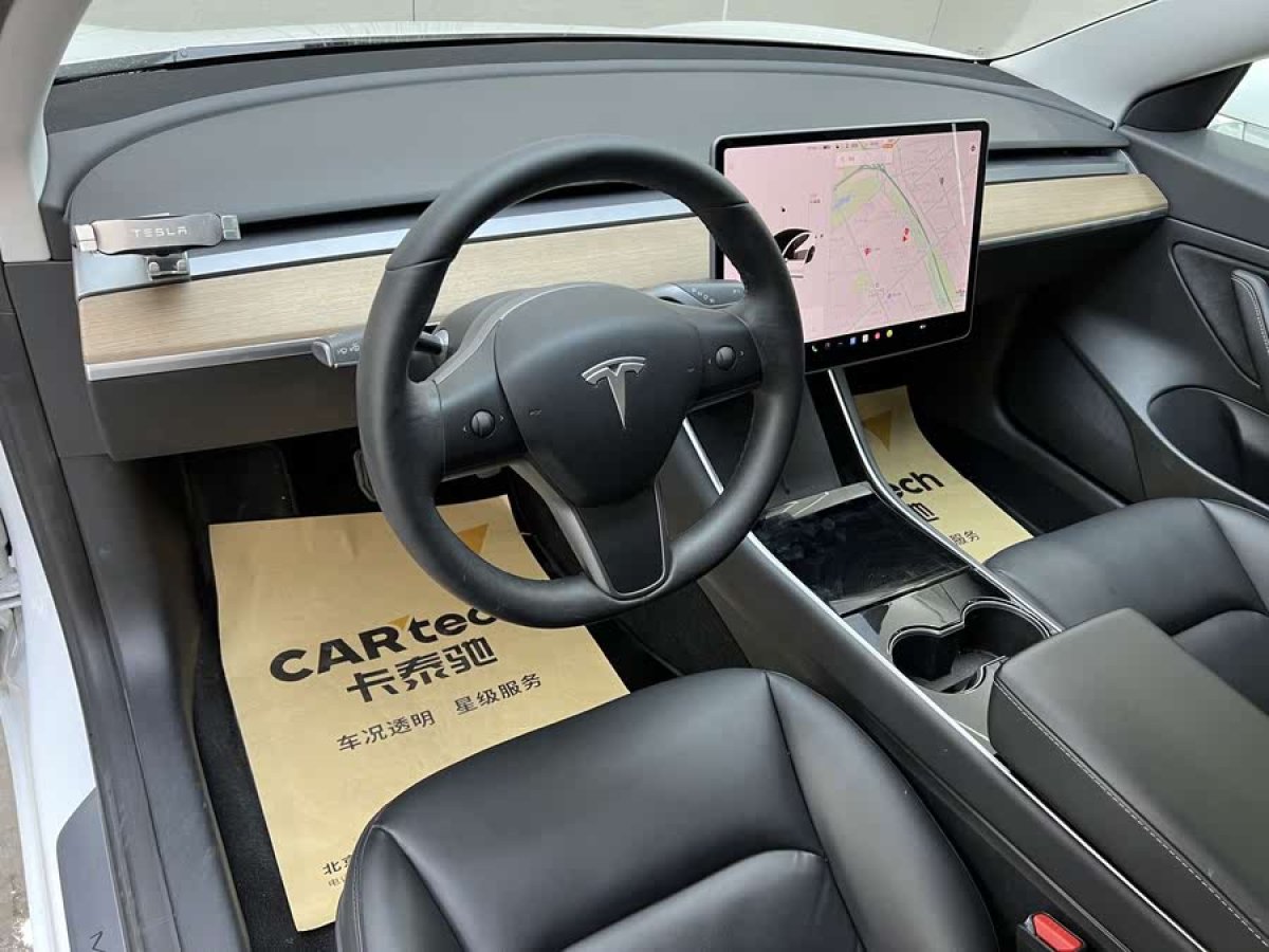 特斯拉 Model 3  2020款 改款 標(biāo)準(zhǔn)續(xù)航后驅(qū)升級版圖片